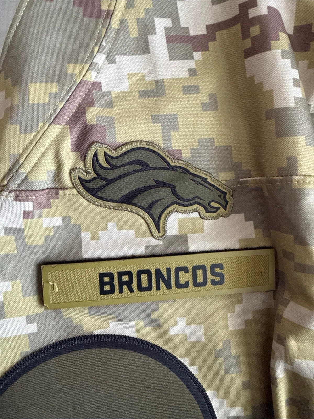 Men's Von Miller #58 Denver Broncos 2018 Salute To Service NFL Jersey Sz XL RARE - Thumbnail 6