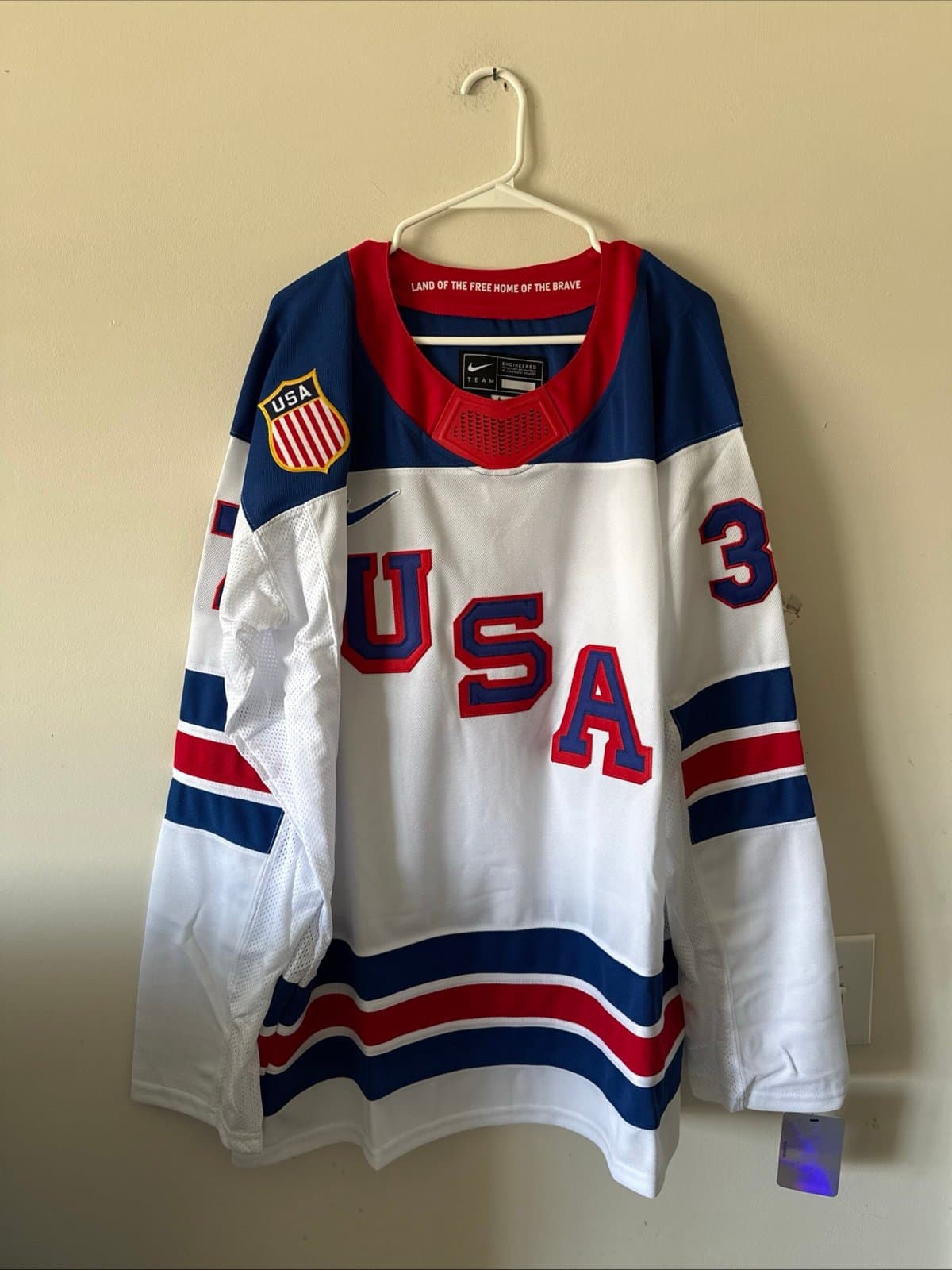 Men’s Nike Connor Hellebuyck #37 Team USA Hockey Jersey 2026 Olympics Sz XL NWT - Image 1