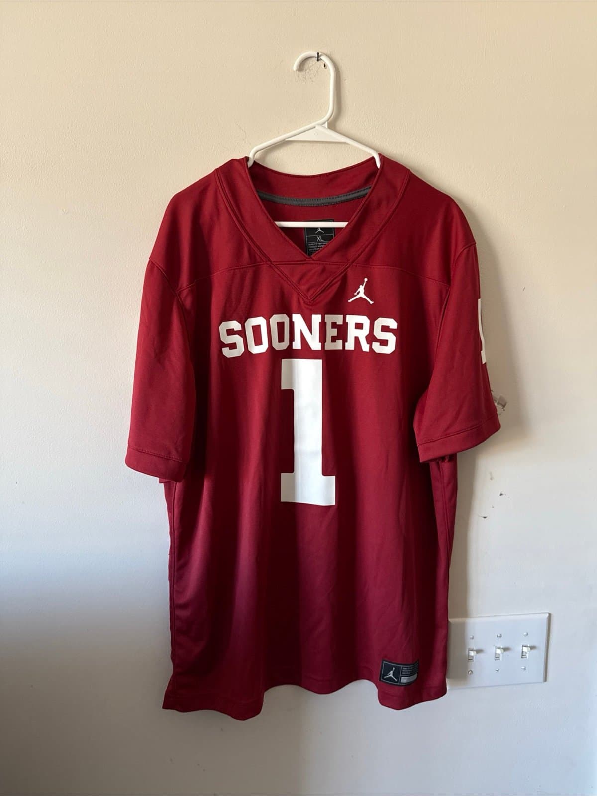 Men’s Jordan Oklahoma Sooners Jalen Hurts #1 Gameday Football Jersey Sz XL - Red - Image 1