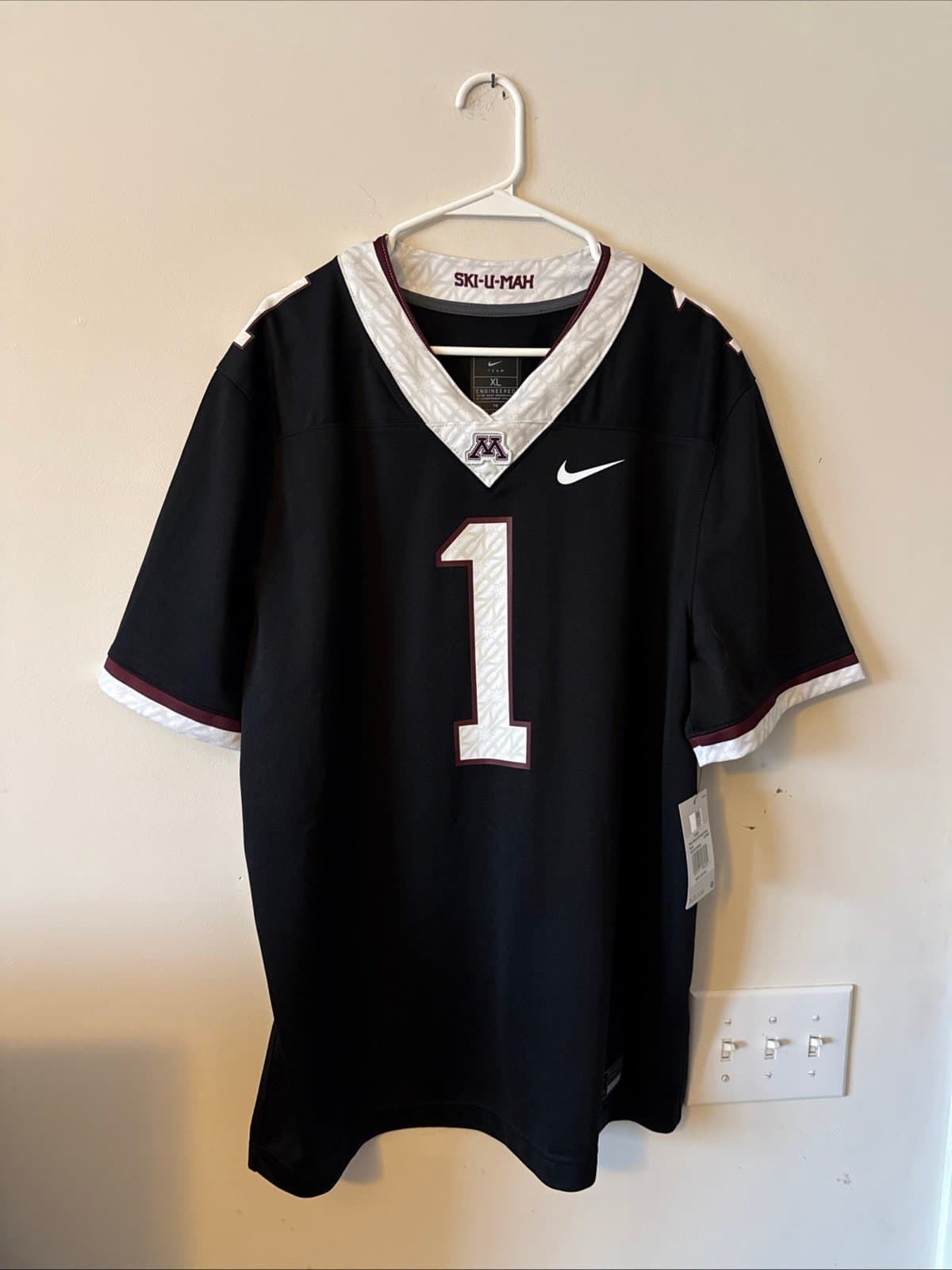 Men's Nike Minnesota Golden Gophers #1 Alternate Jersey Sz XL - Black NWT - Image 1