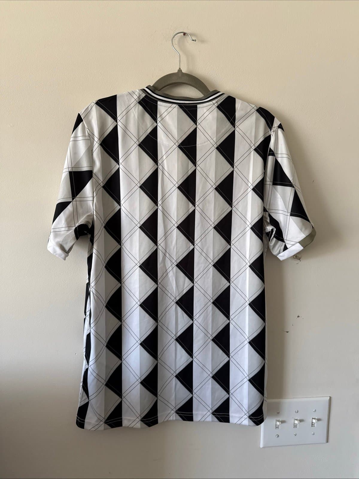 Men’s Vintage 90s Umbro Soccer Jersey Geometric Sz M - White/Black - Thumbnail 4