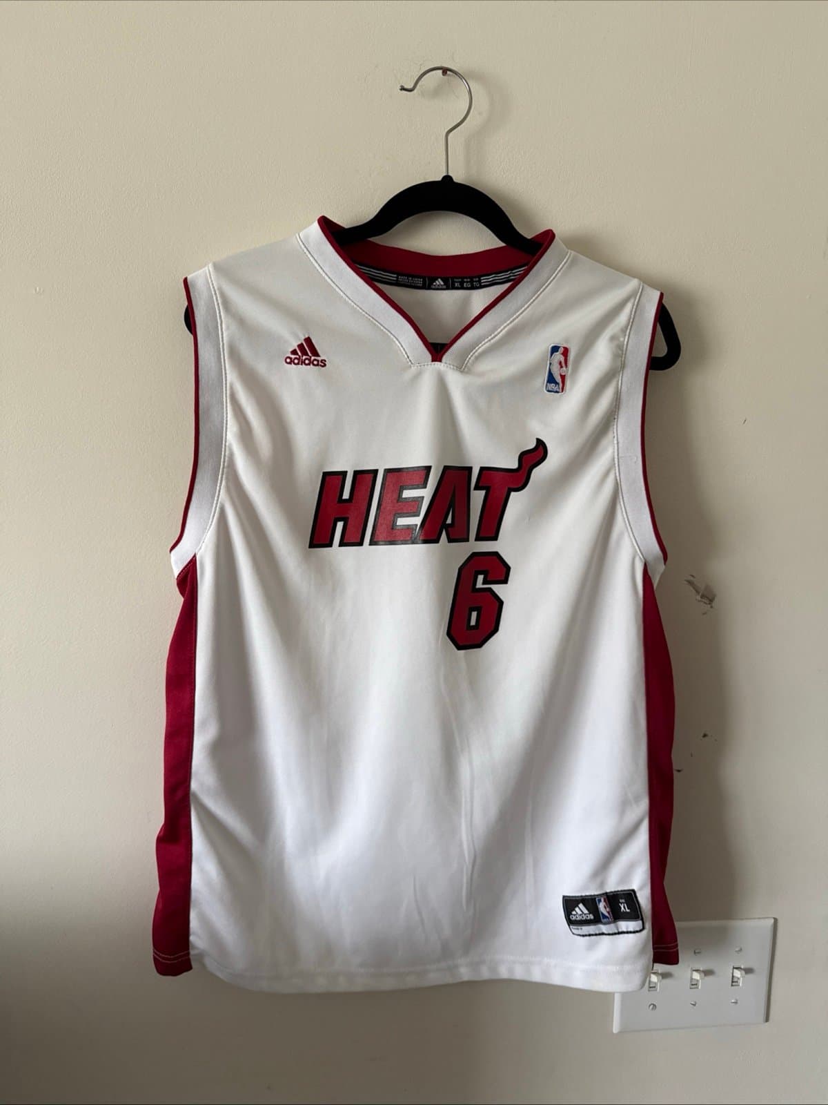 Men’s adidas Miami Heat Home LeBron James #6 Jersey Swingman Sz XL - White - Image 1