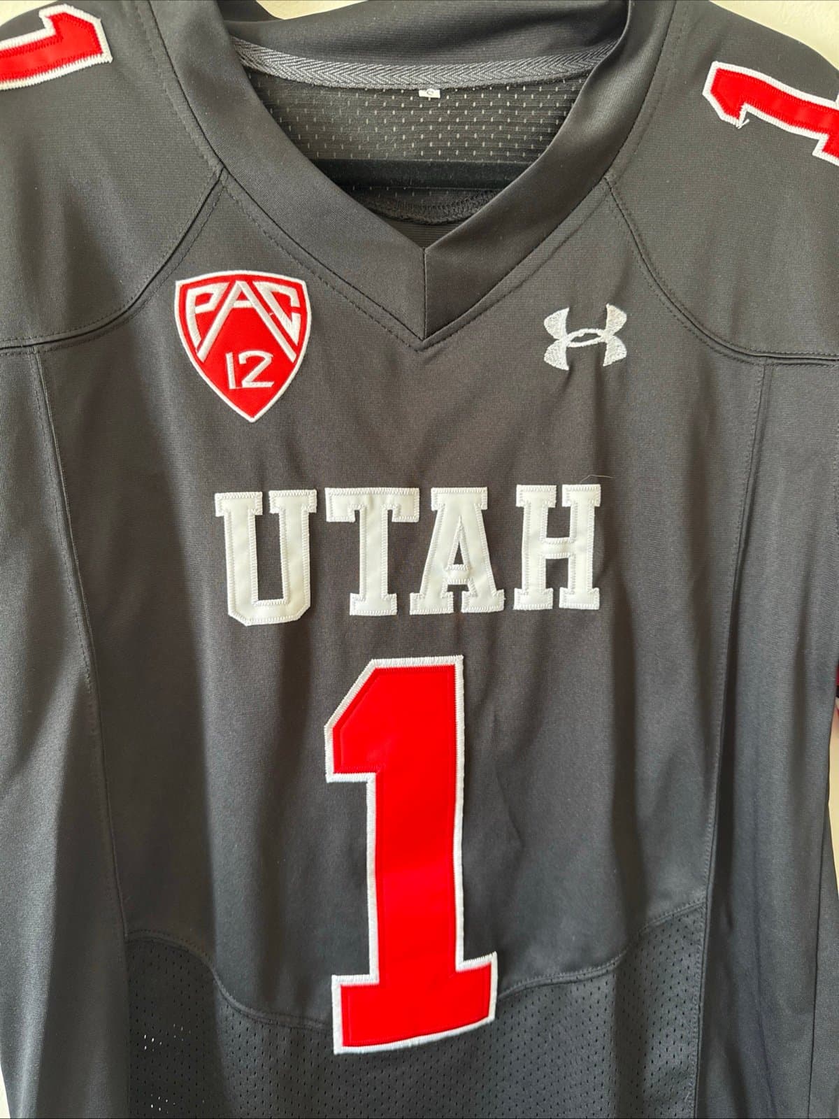 Men’s Under Armour Utah Utes Tyler Huntley #1 Jersey Black NCAA Sz S - NWOT - Thumbnail 2