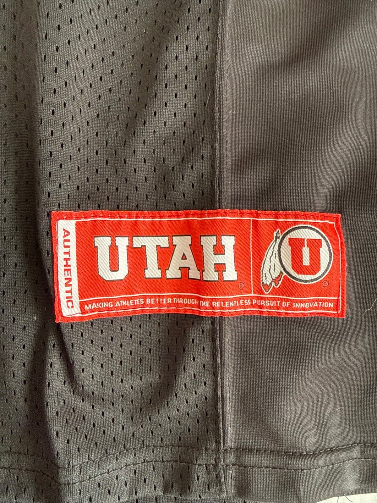 Men’s Under Armour Utah Utes Tyler Huntley #1 Jersey Black NCAA Sz S - NWOT - Thumbnail 3