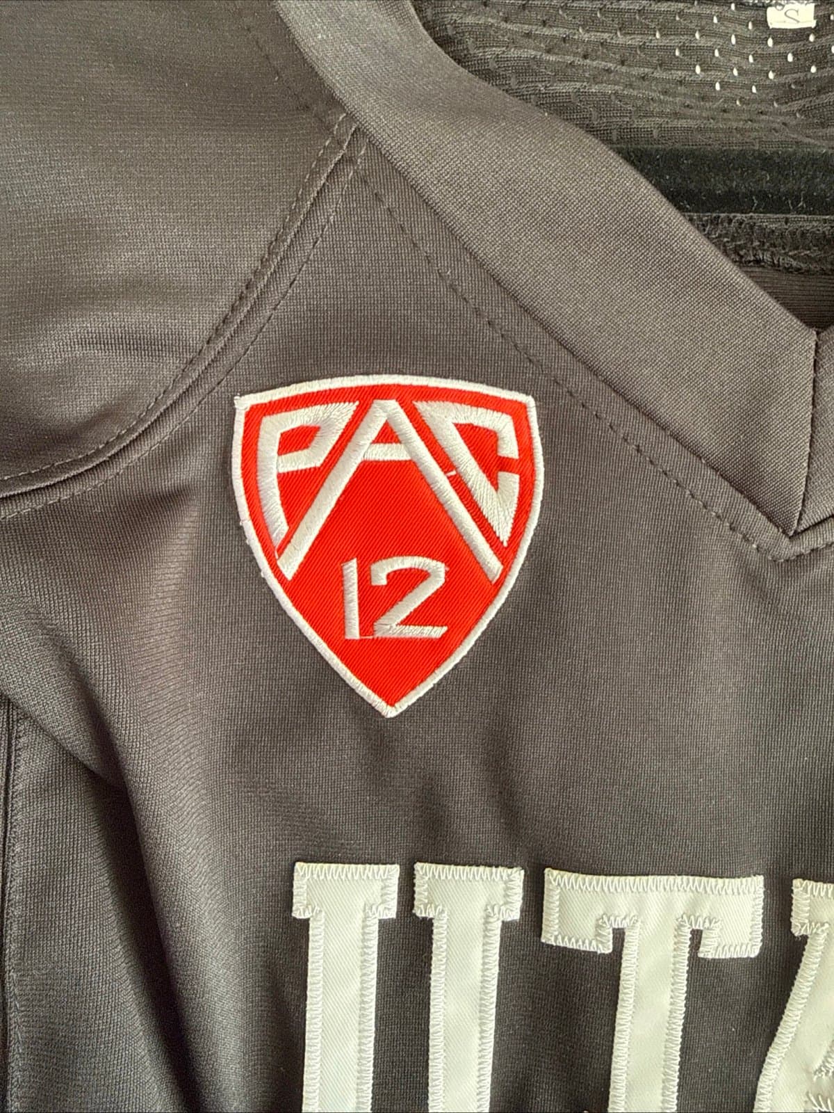 Men’s Under Armour Utah Utes Tyler Huntley #1 Jersey Black NCAA Sz S - NWOT - Thumbnail 4