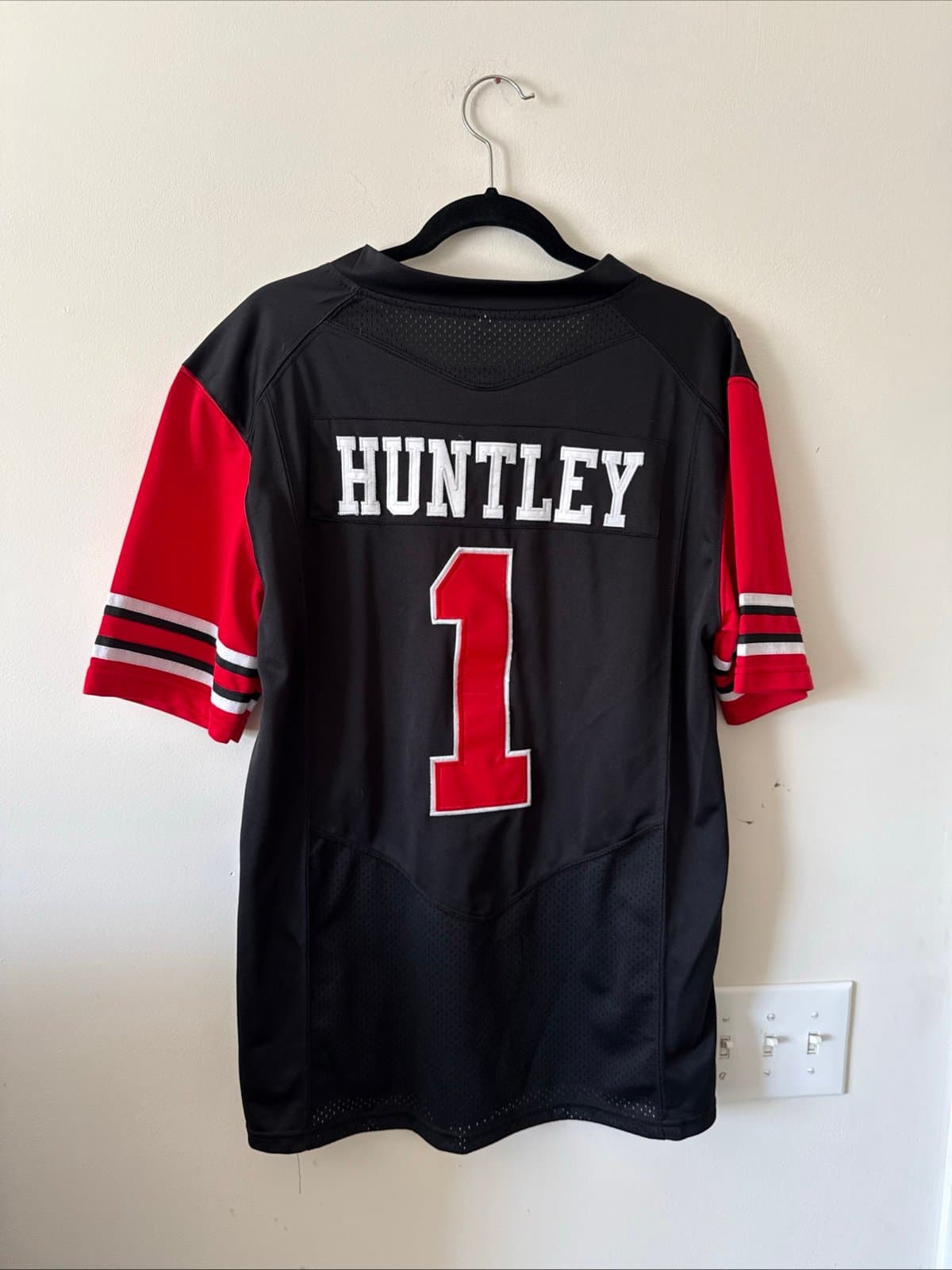 Men’s Under Armour Utah Utes Tyler Huntley #1 Jersey Black NCAA Sz S - NWOT - Thumbnail 6