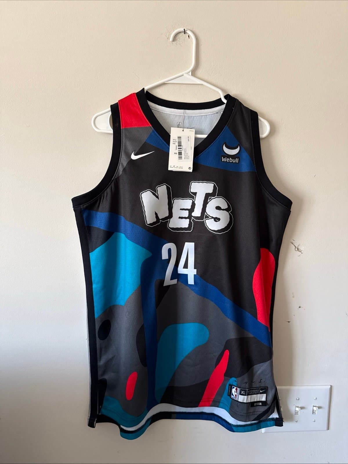 Boy’s Nike Cam Thomas #24 Brooklyn Nets KAWS 2023 City Edition Jersey Sz XL NWT - Image 1