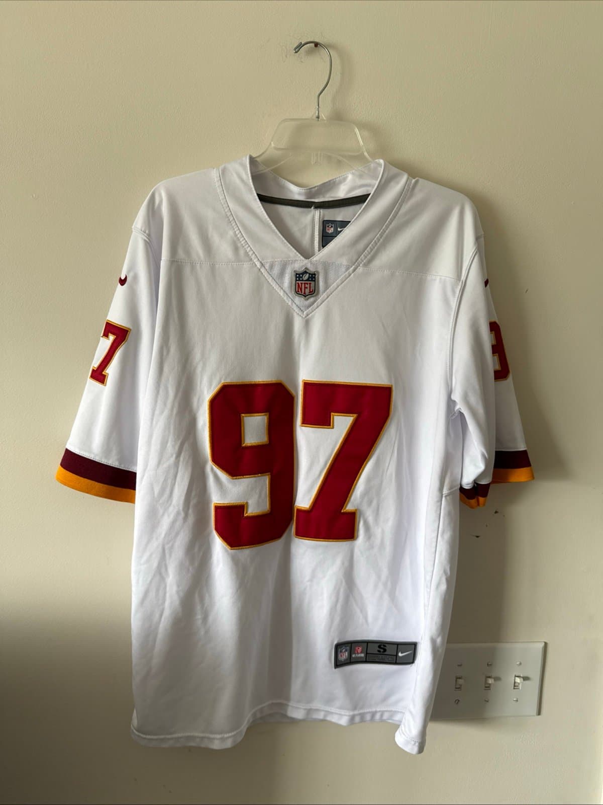 Men’s Nike Eddie Goldman #97 Washington Commanders Away Jersey Sz S - White - Image 1