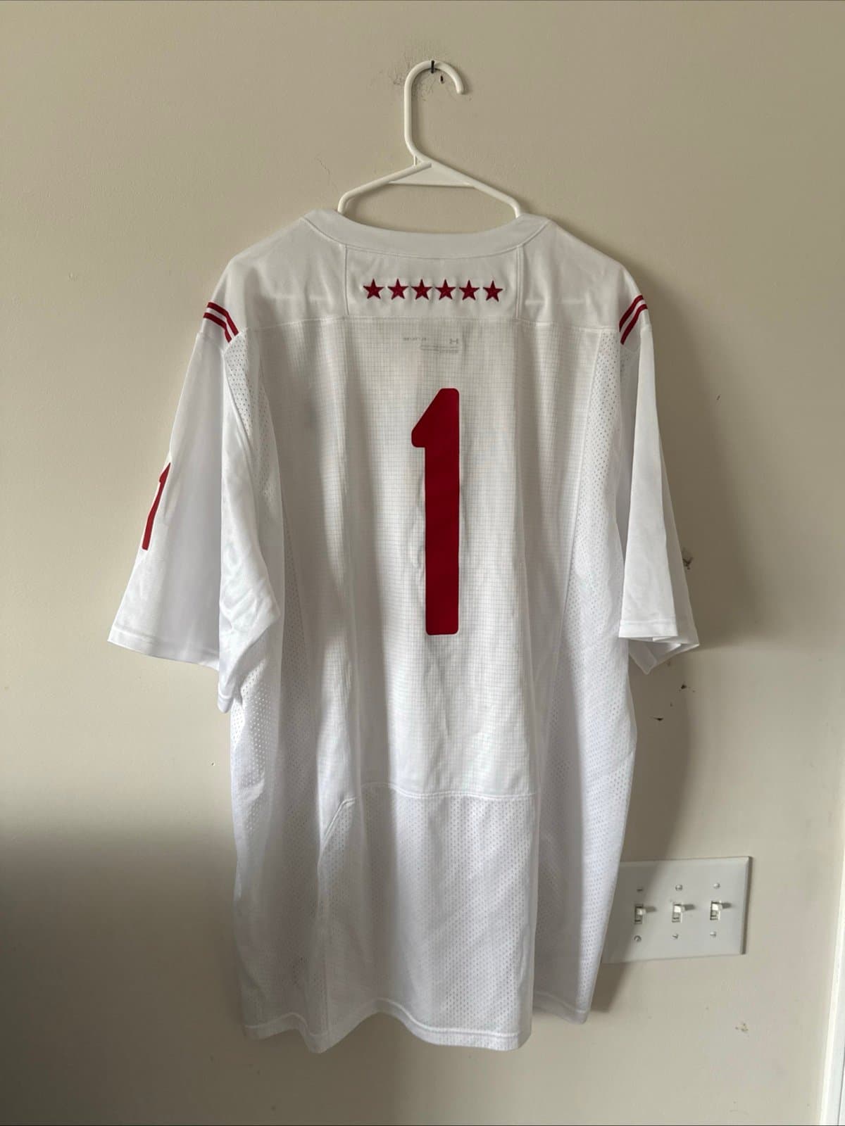 Men's Under Armour Wisconsin Badgers #1 Replica Football Jersey Sz XL - White - Thumbnail 6