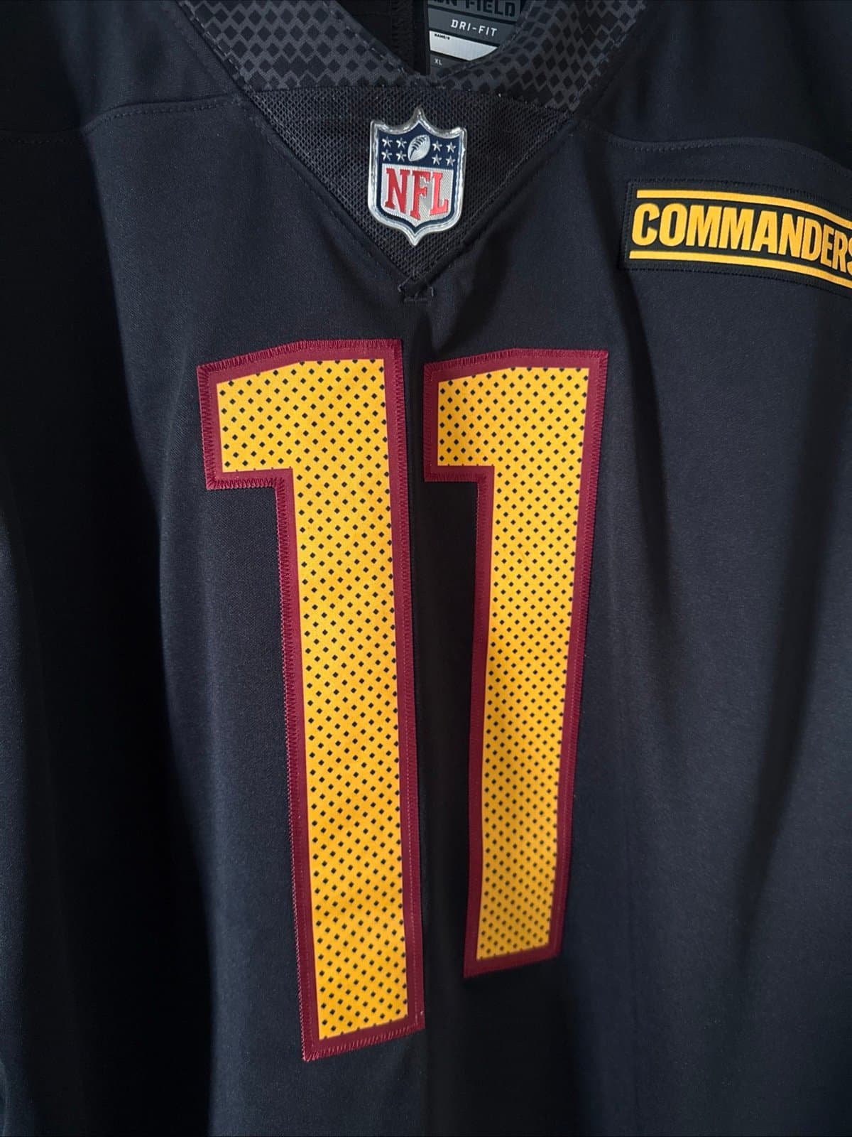 Men’s Carson Wentz #11 Washington Commanders Vapor Lmtd Alt Jersey Sz XL - RARE - Thumbnail 2