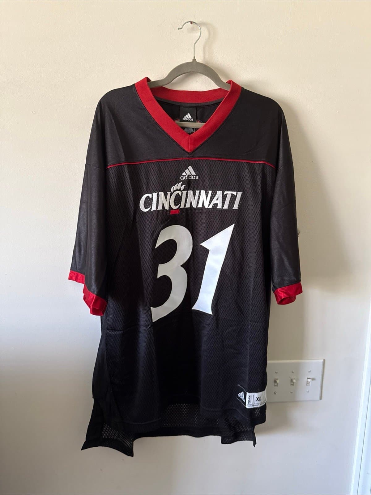 Men’s adidas Cincinnati Bearcats Quentin Hines #31 Jersey Sz XL - Black - Image 1