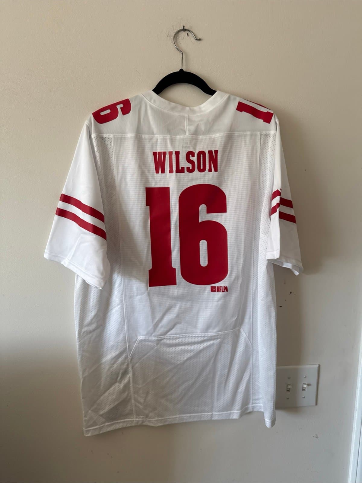 Men’s Under Armour Russell Wilson #16 Wisconsin Badgers Jersey Sz L - White NWT - Thumbnail 7
