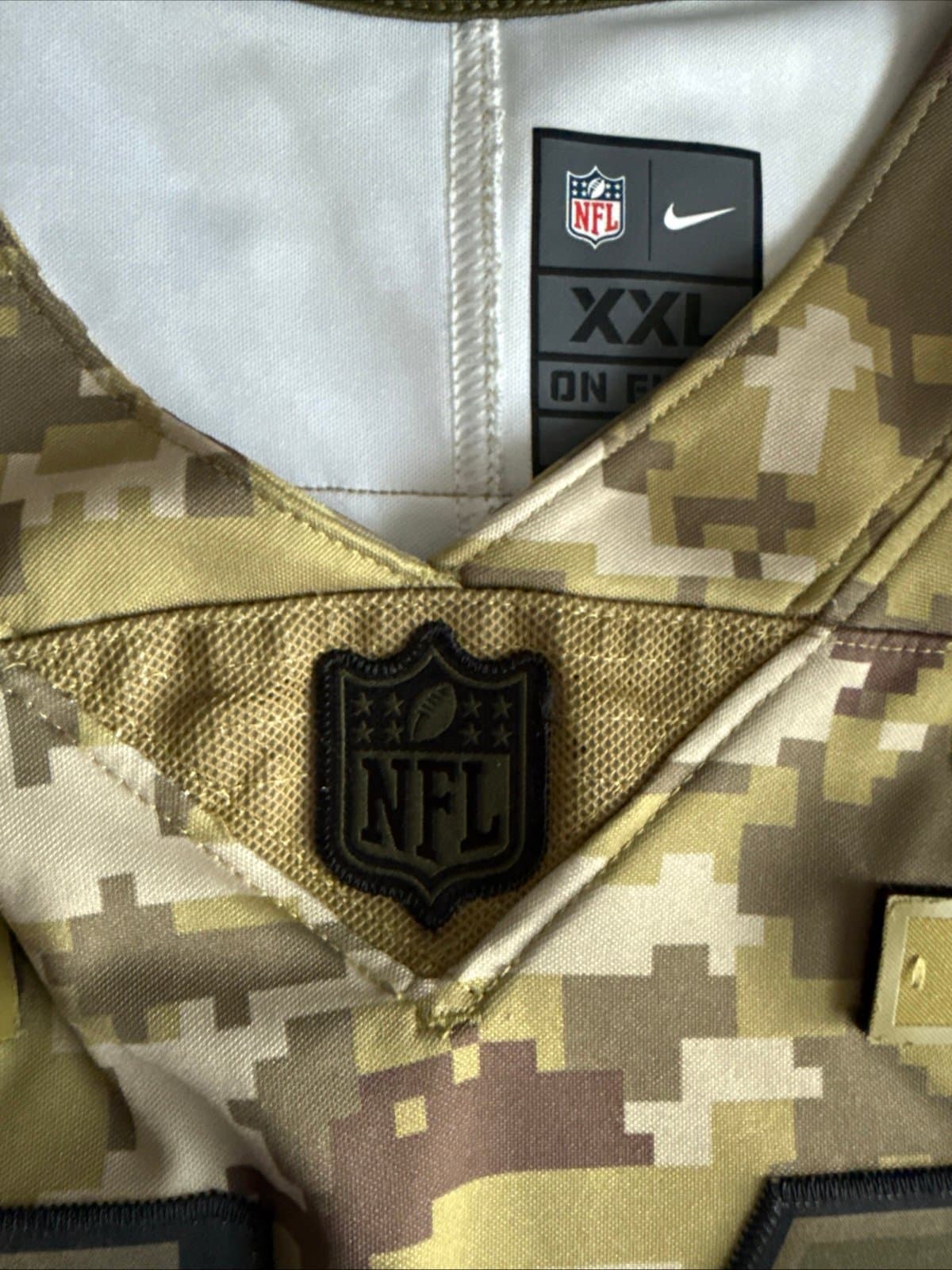 Men's Nike Carson Wentz #11 Philadelphia Eagles Salute To Service Jersey Sz 2XL - Thumbnail 5