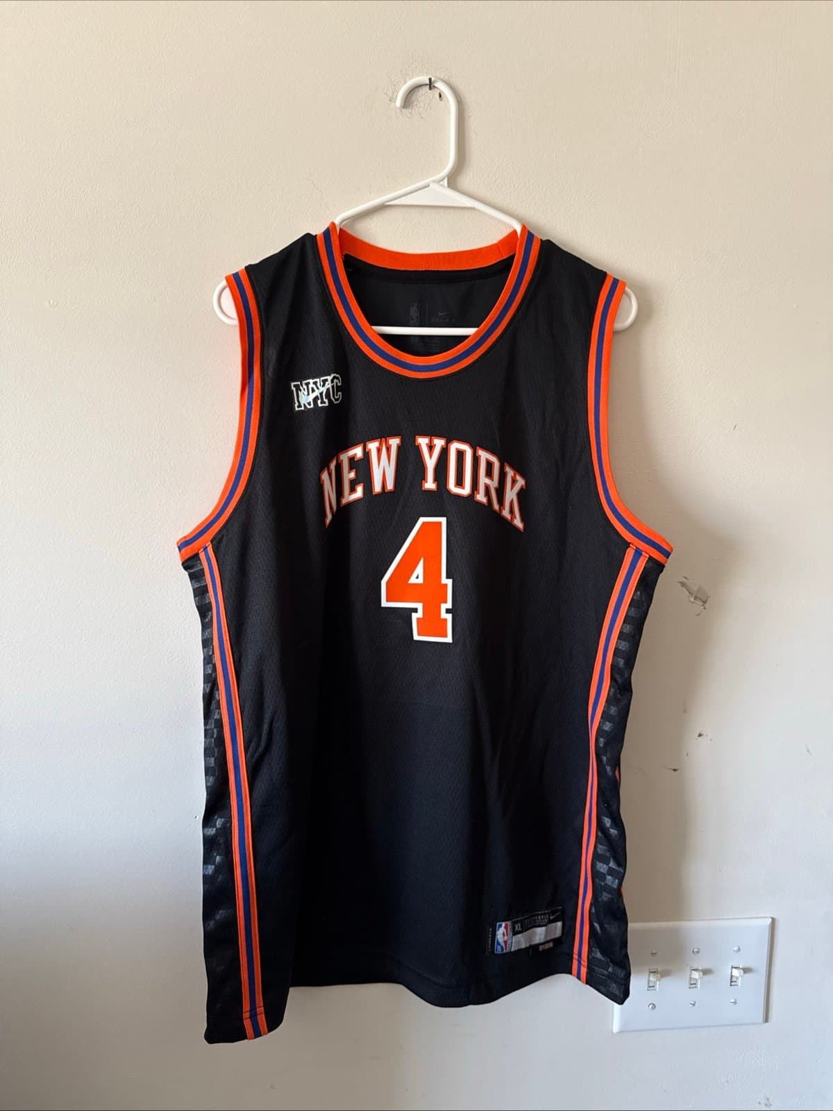 Boy’s Nike Derrick Rose #4 New York Knicks City 75th Anniversary Jersey Sz XL - Image 1