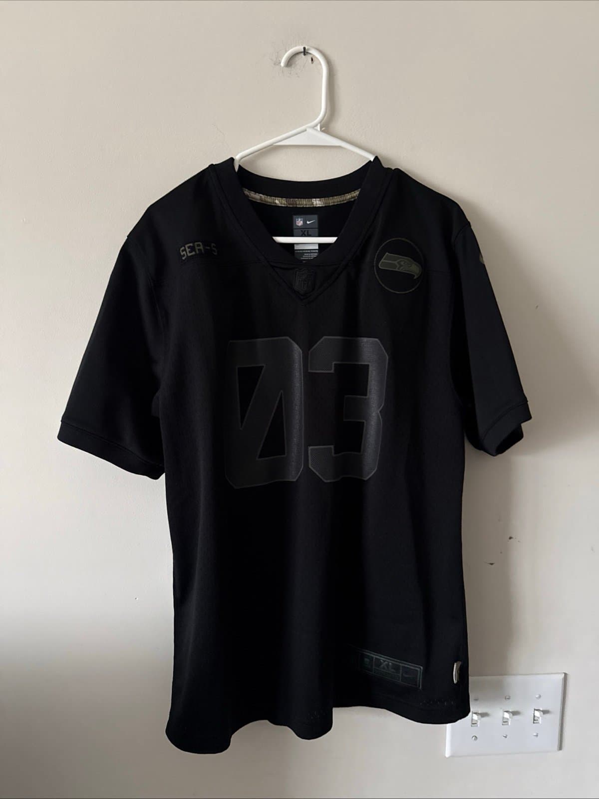 Boy’s Nike Russel Wilson #3 Seattle Seahawks Salute To Service Jersey Sz XL RARE - Image 1