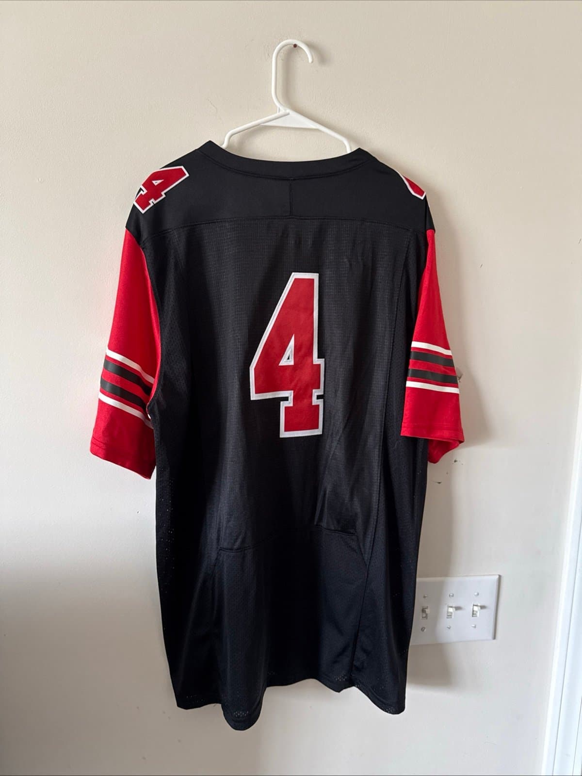 MEN’S UNDER ARMOUR UNIVERSITY OF UTAH #4 BLACK FOOTBALL JERSEY SIZE XL - Thumbnail 5