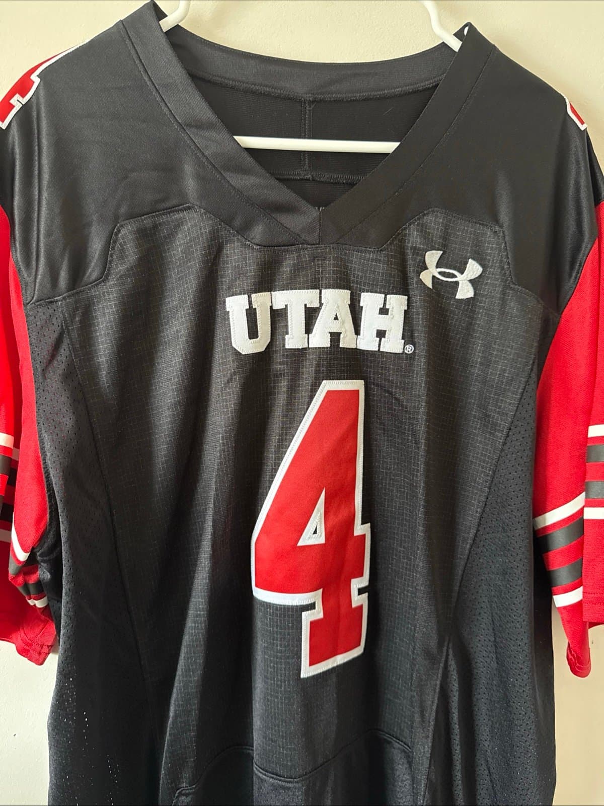 MEN’S UNDER ARMOUR UNIVERSITY OF UTAH #4 BLACK FOOTBALL JERSEY SIZE XL - Thumbnail 2