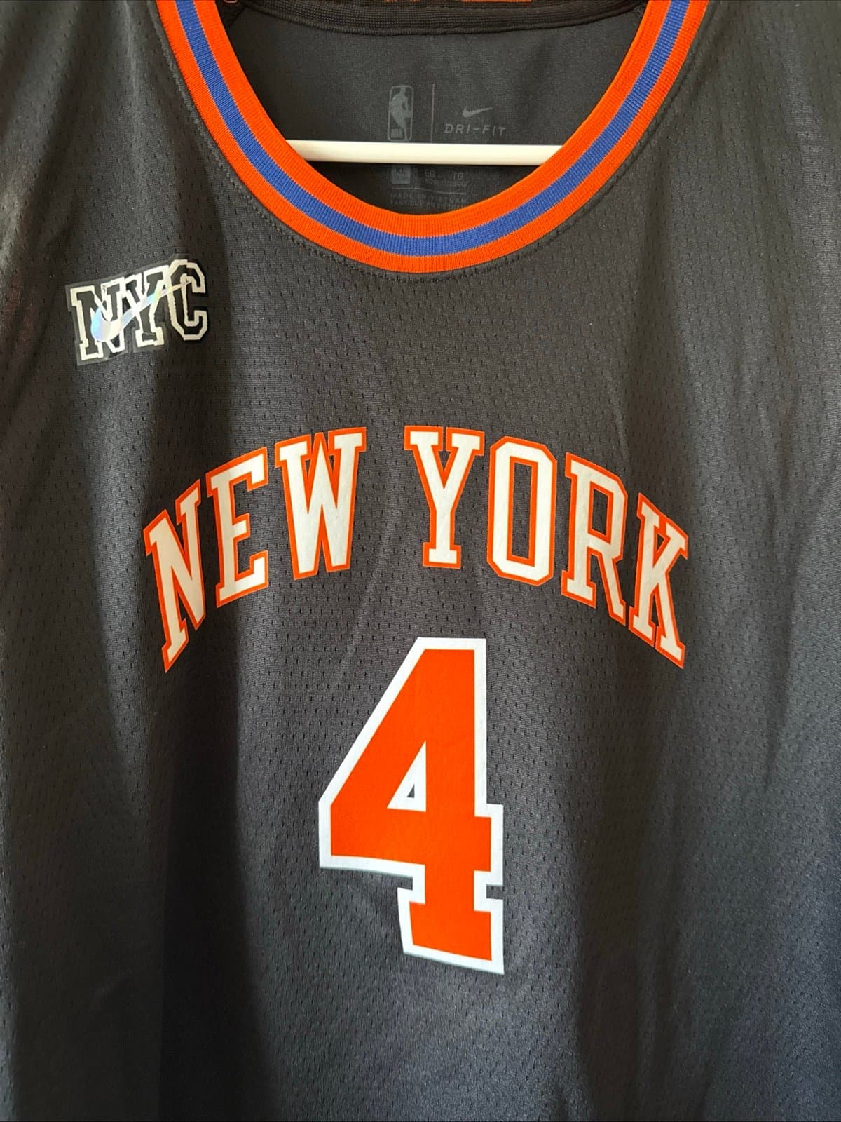 Boy’s Nike Derrick Rose #4 New York Knicks City 75th Anniversary Jersey Sz XL - Thumbnail 2