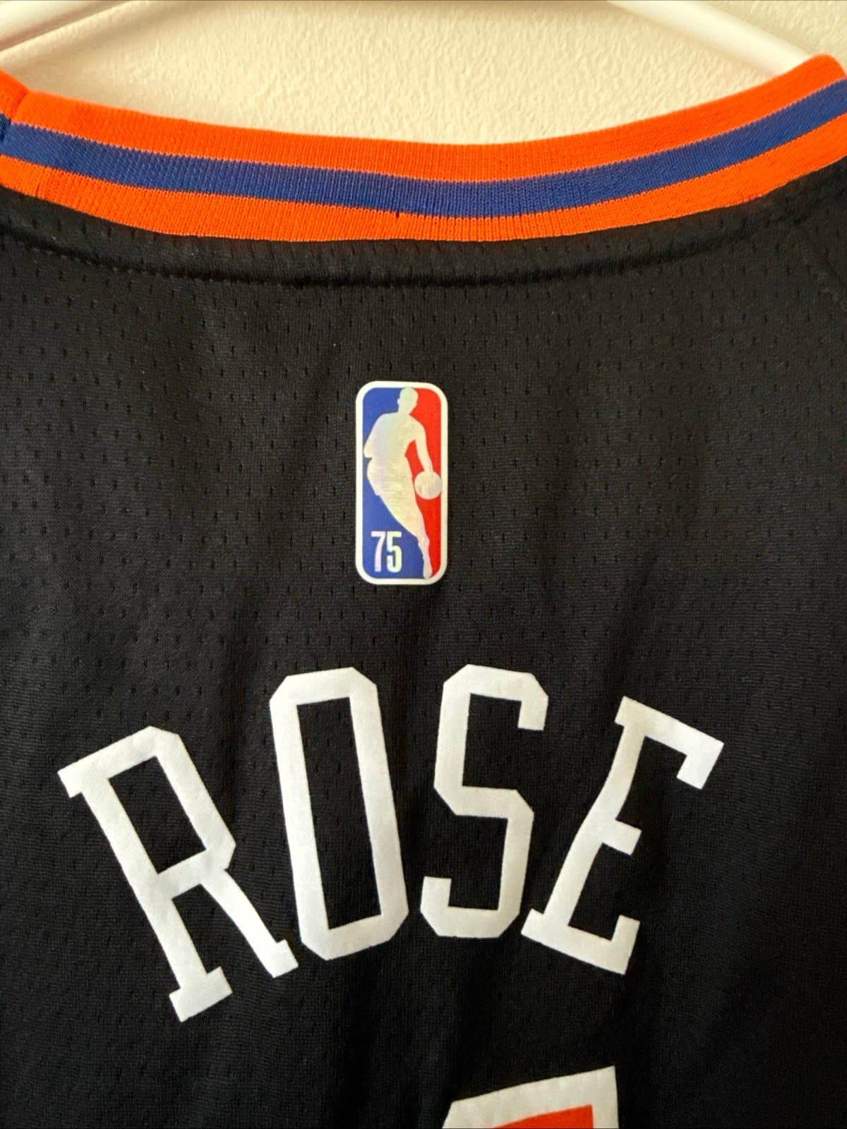 Boy’s Nike Derrick Rose #4 New York Knicks City 75th Anniversary Jersey Sz XL - Thumbnail 6