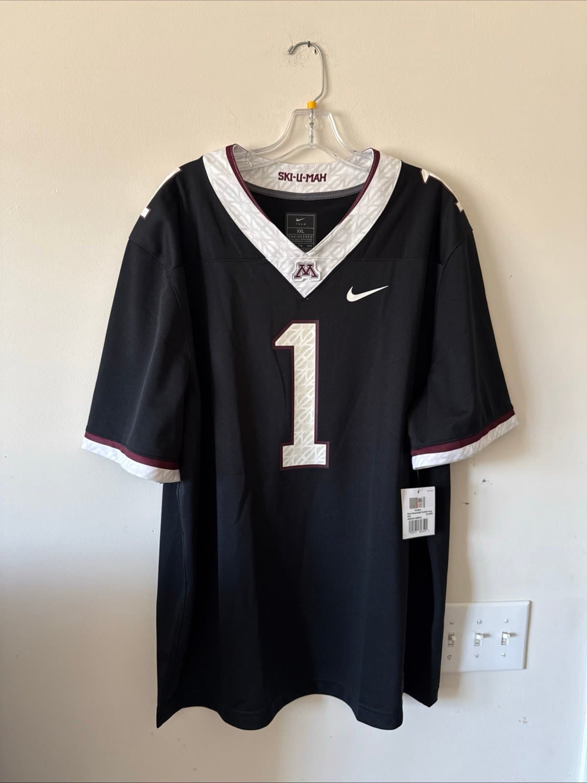 Men's Nike Minnesota Golden Gophers #1 Alternate Jersey Sz 2XL - Black NWT - Image 1