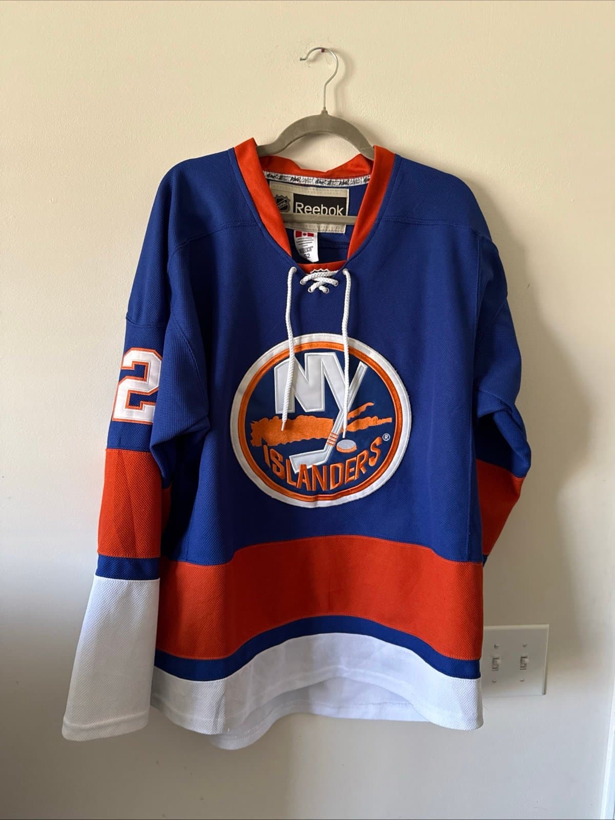 Men’s Reebok Nick Leddy #2 New York Islanders NHL Black Strap Jersey Sz 52 Blue - Image 1