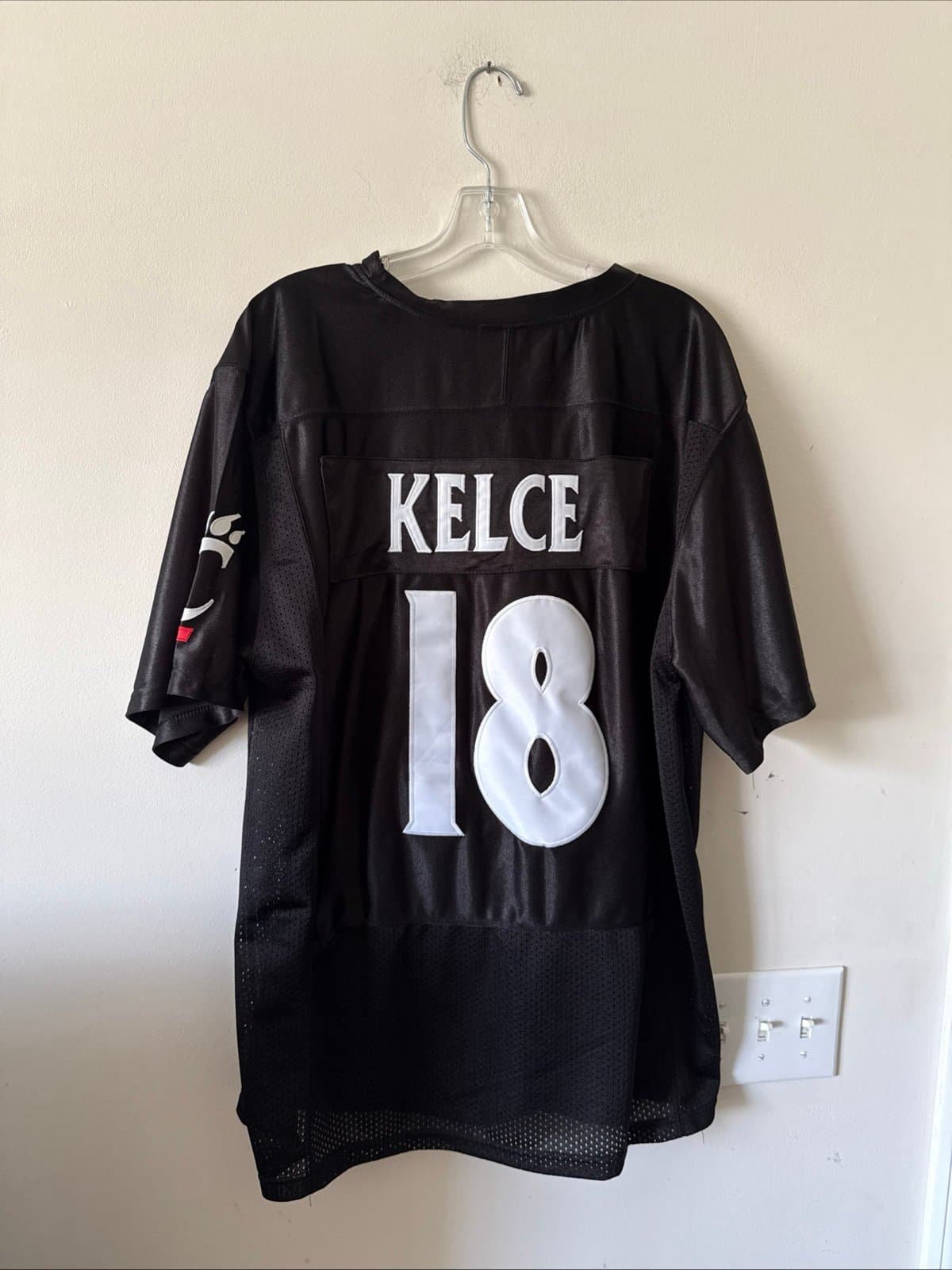 Men's Under Armour Travis Kelce #18 Cincinnati Bearcats NCAA Jersey Sz L - RARE - Thumbnail 6