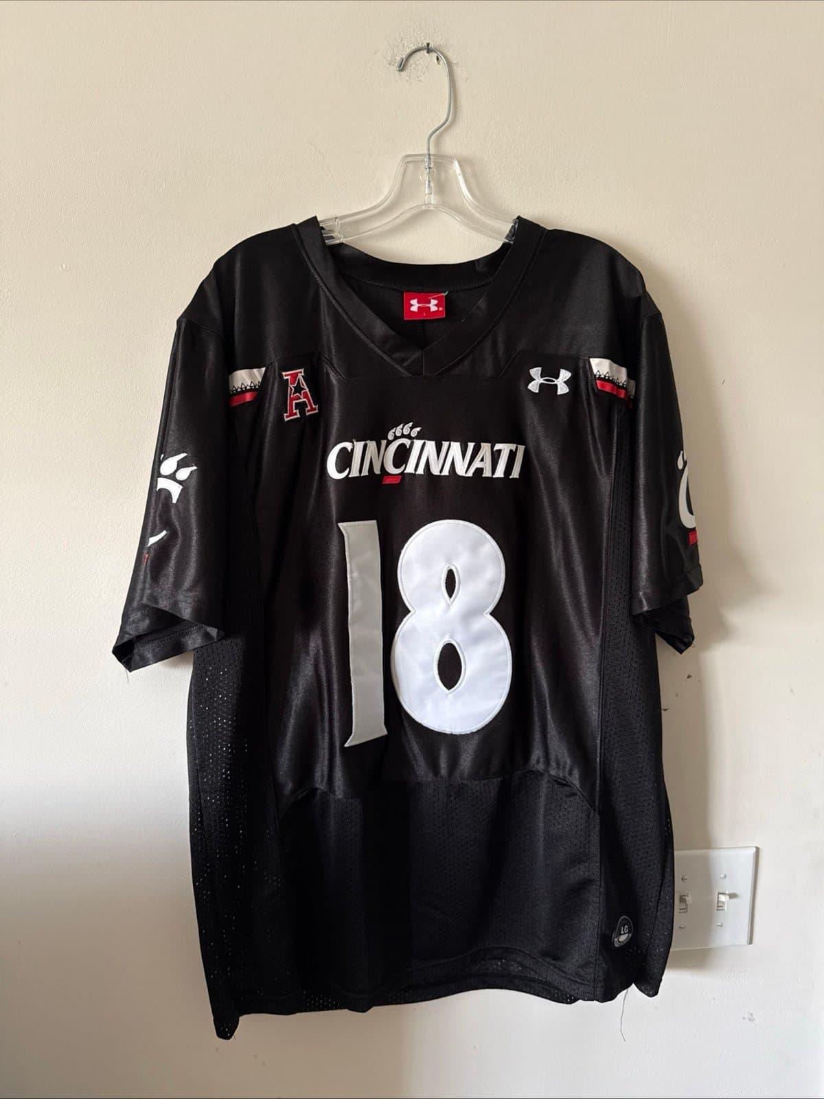 Men's Under Armour Travis Kelce #18 Cincinnati Bearcats NCAA Jersey Sz L - RARE - Image 1