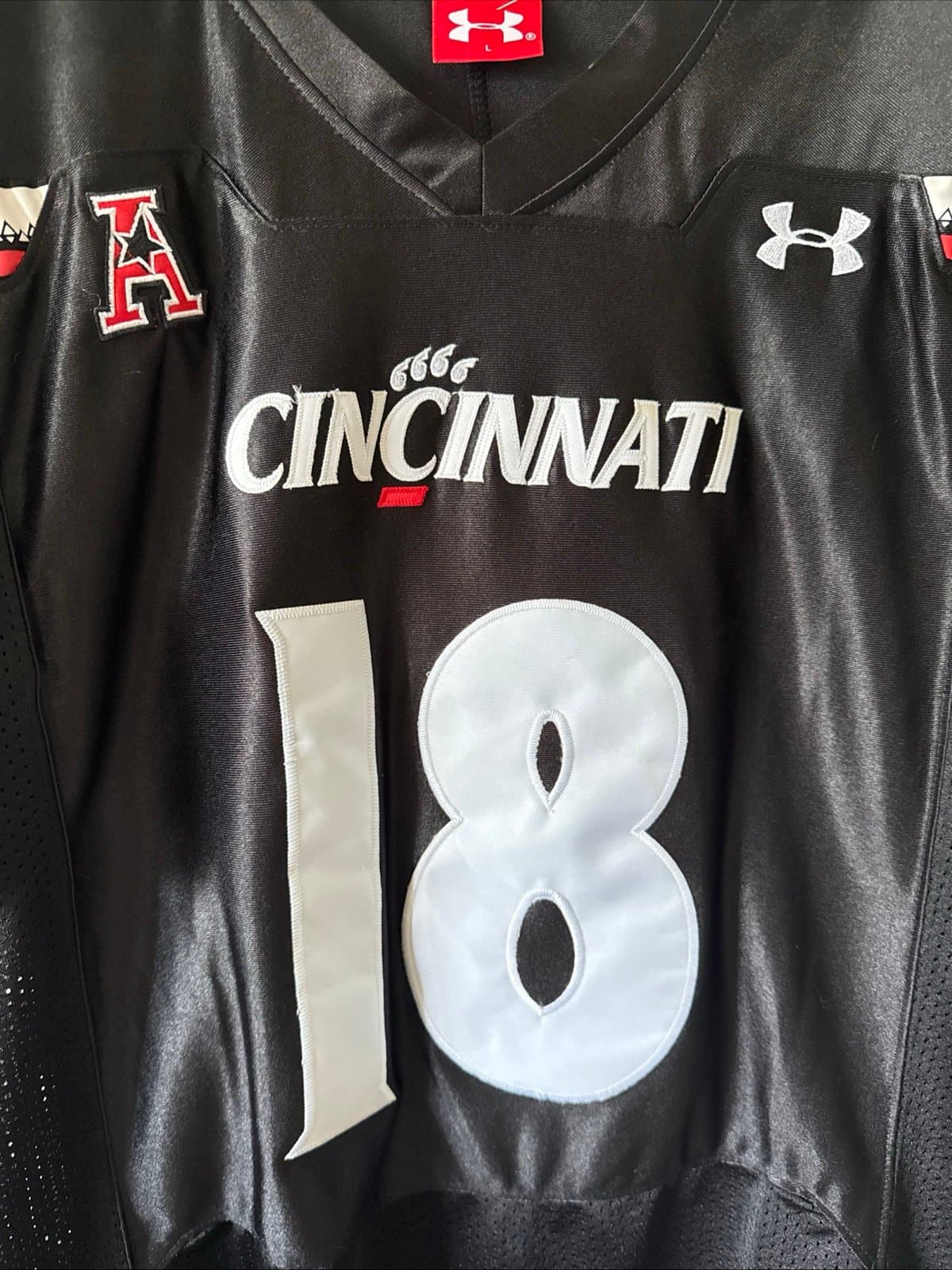 Men's Under Armour Travis Kelce #18 Cincinnati Bearcats NCAA Jersey Sz L - RARE - Thumbnail 2