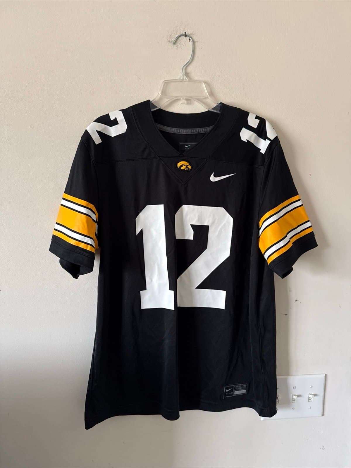 Men’s Nike Drew McNAMARA #12 Iowa Hawkeyes NCAA Football Jersey Sz M - RARE - Image 1