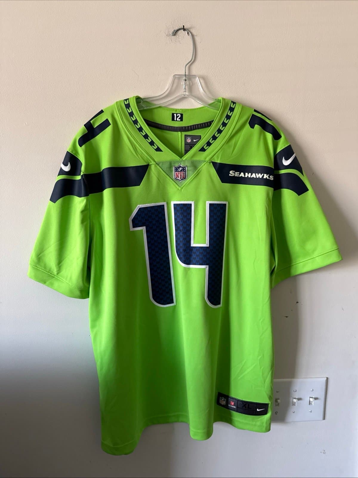 Men’s Nike DK Metcalf #14 Seattle Seahawks Vapor Limited NFL Jersey Sz XL Green - Image 1