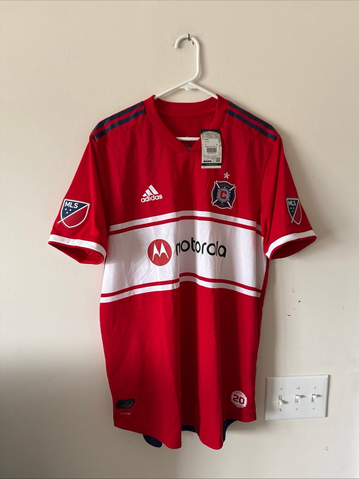 MEN’S ADIDAS CHICAGO FIRE 2018/19 HOME AUTHENTIC SOCCER JERSEY SZ XL - NWT RARE - Image 1