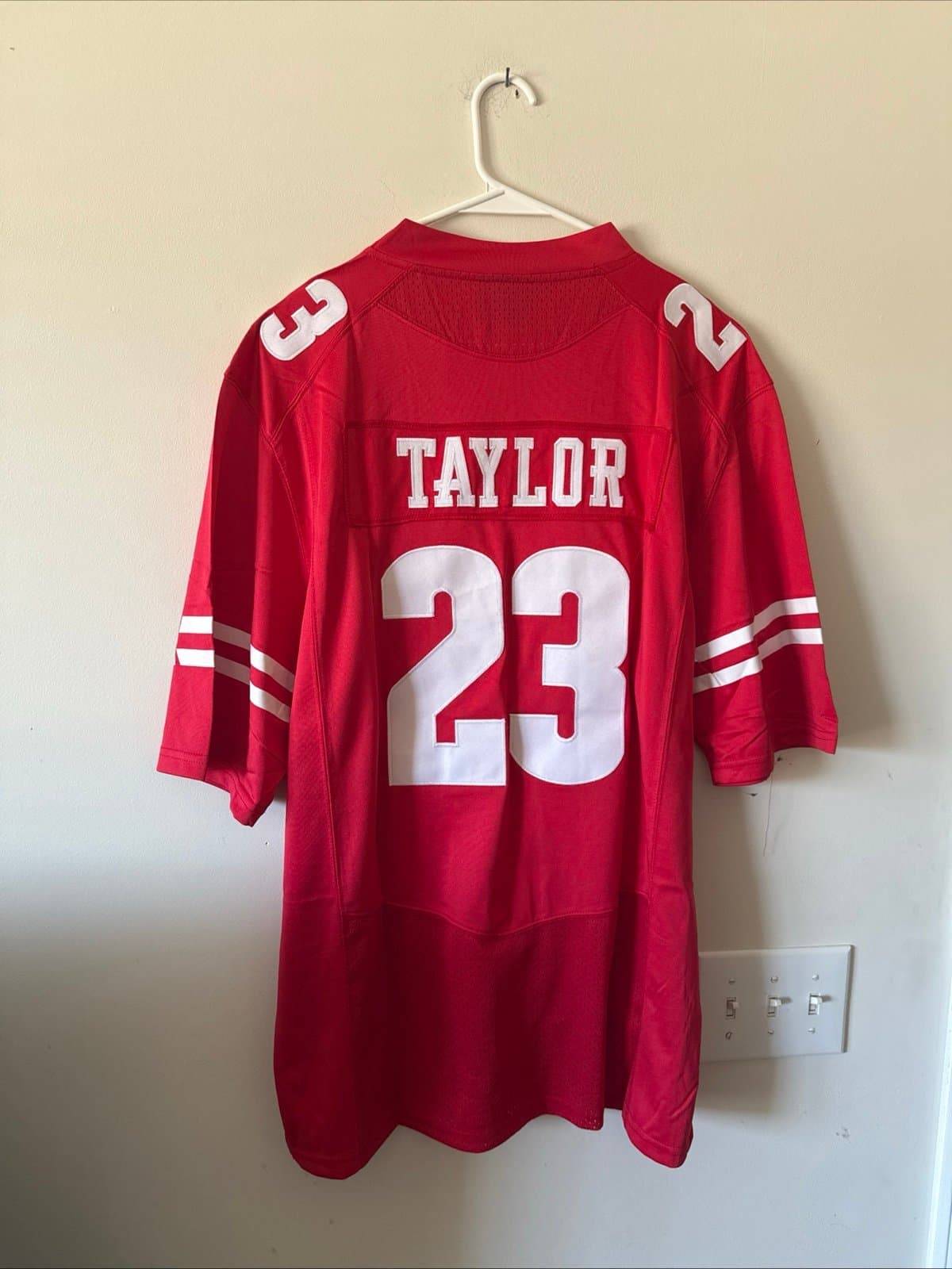 Men’s Under Armour Jonathan Taylor #23 Wisconsin Badgers Jersey Sz XL - Red RARE - Thumbnail 6