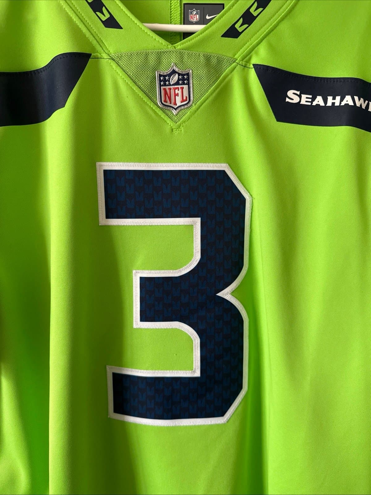 Men’s Nike Russell Wilson #3 Seattle Seahawks Color Rush Vapor Lmtd Jersey Sz L - Thumbnail 2
