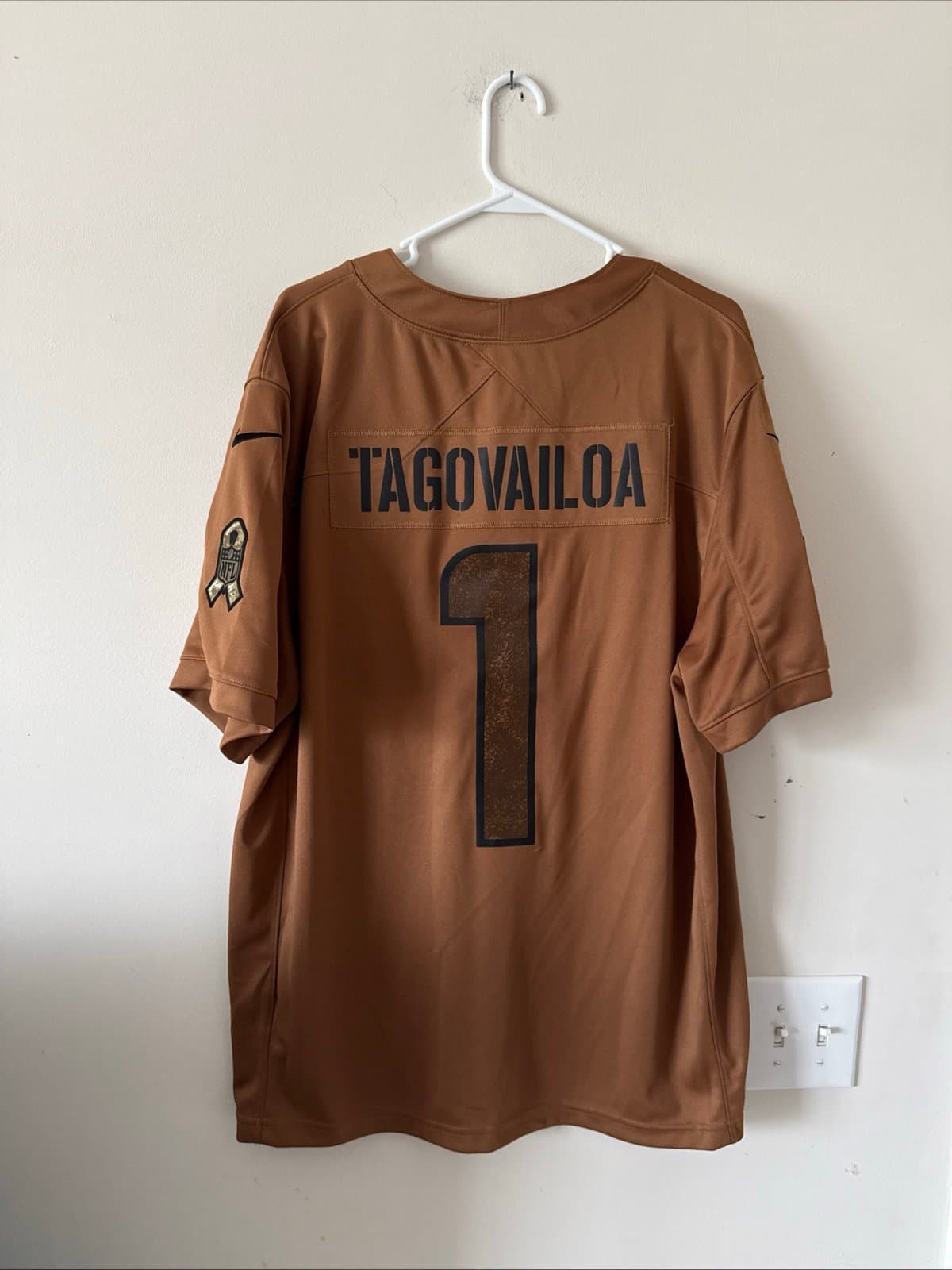 Men’s Nike Tua Tagovailoa #1 Miami Dolphins 2023 Salute to Service Jersey Sz XL - Thumbnail 7