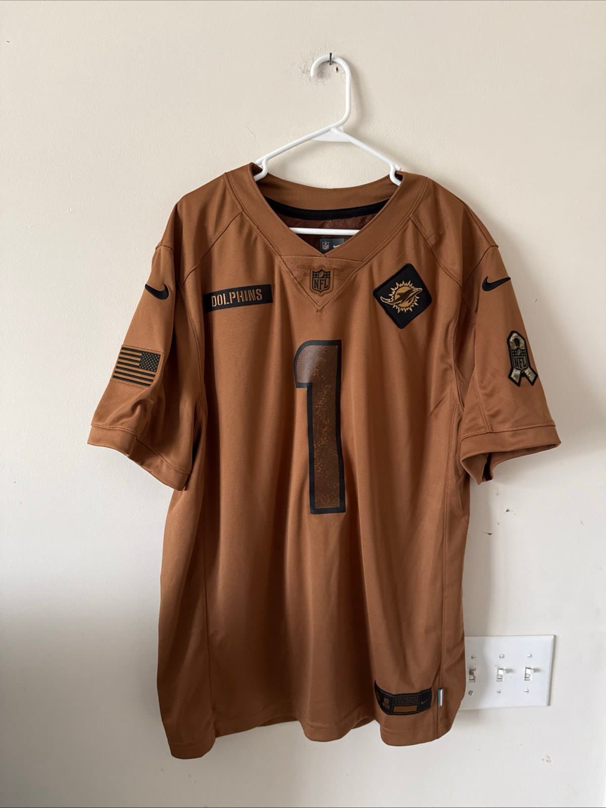 Men’s Nike Tua Tagovailoa #1 Miami Dolphins 2023 Salute to Service Jersey Sz XL - Image 1