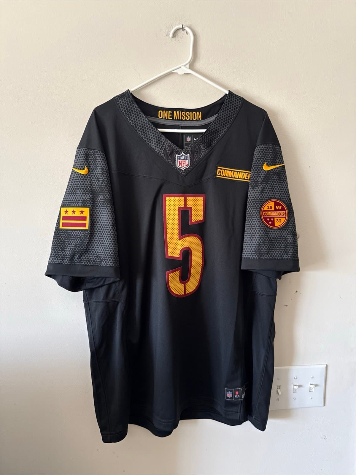 Men's Nike Jayden Daniels #5 Washington Commanders Alt Vapor Lmtd Jersey Sz XL - Image 1