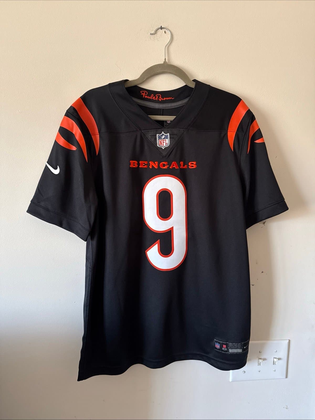 Men’s Nike Joe Burrow #9 Cincinnati Bengals Vapor Lmtd NFL Jersey Sz M - Black - Image 1