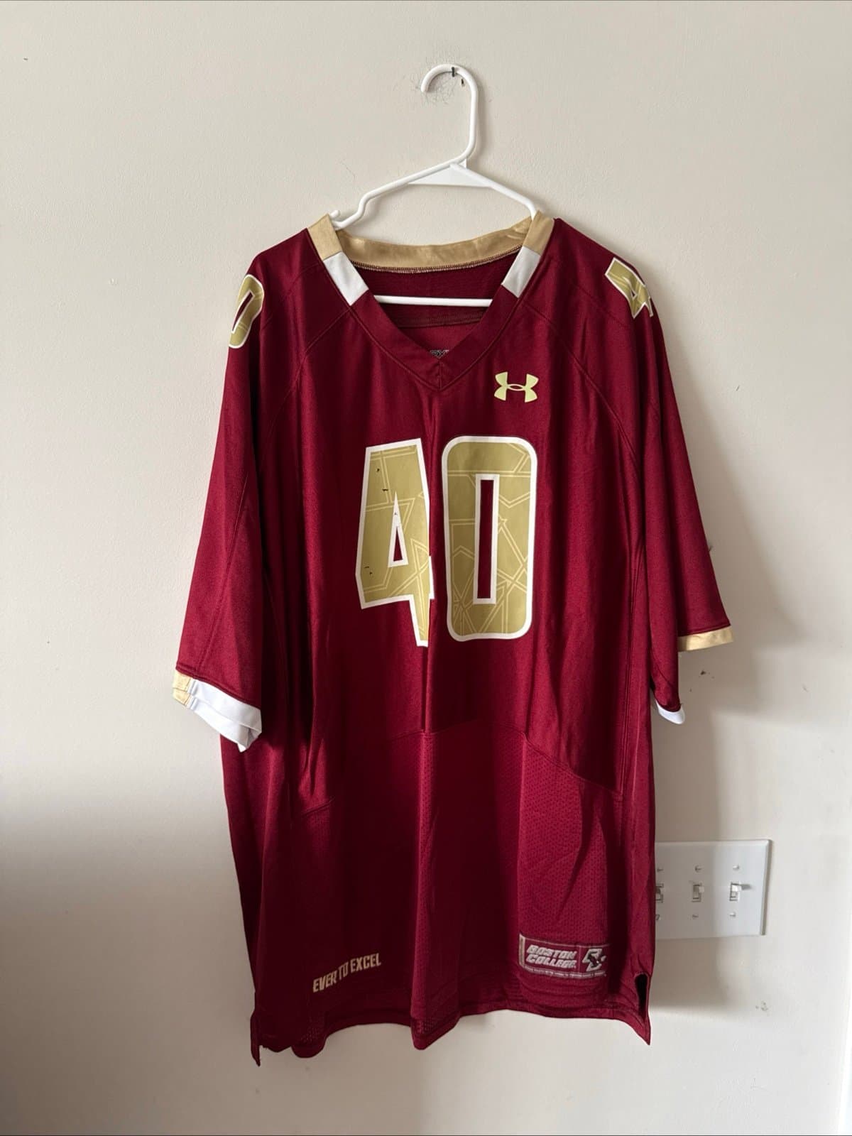 Men’s Under Armour Luke Kuechly #40 Boston College Eagles Jersey Sz 2XL - RARE - Image 1