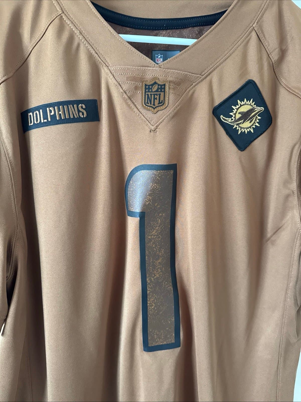 Men’s Nike Tua Tagovailoa #1 Miami Dolphins 2023 Salute to Service Jersey Sz XL - Thumbnail 2