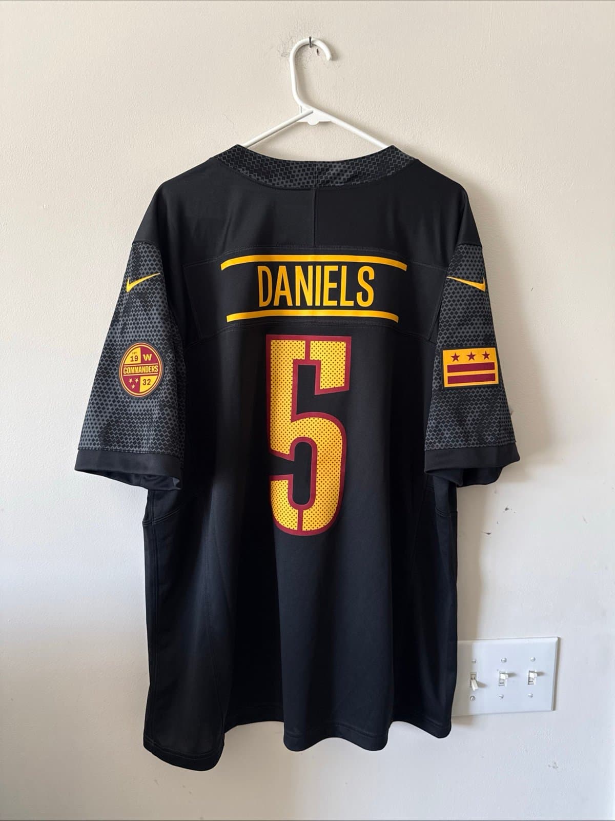 Men's Nike Jayden Daniels #5 Washington Commanders Alt Vapor Lmtd Jersey Sz XL - Thumbnail 6