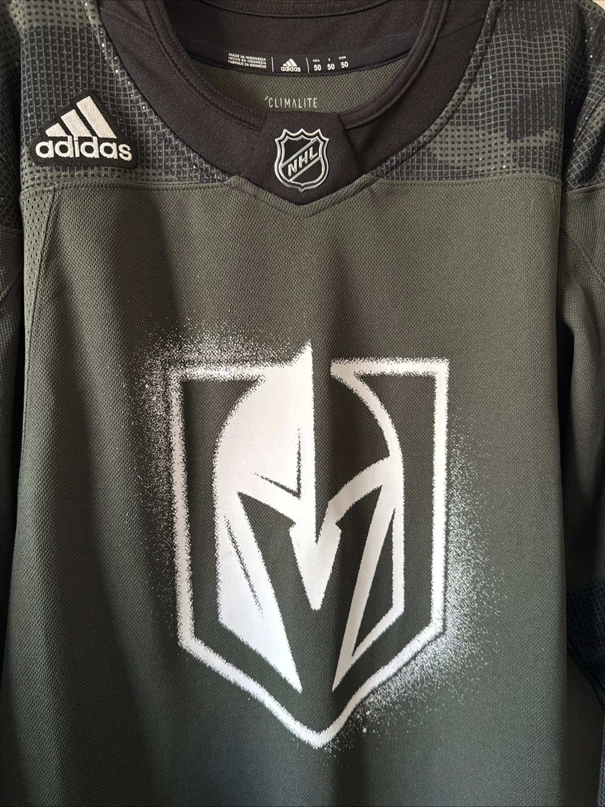 Men's adidas Camo Vegas Golden Knights Military Appreciation Jersey Sz 50 RARE - Thumbnail 2