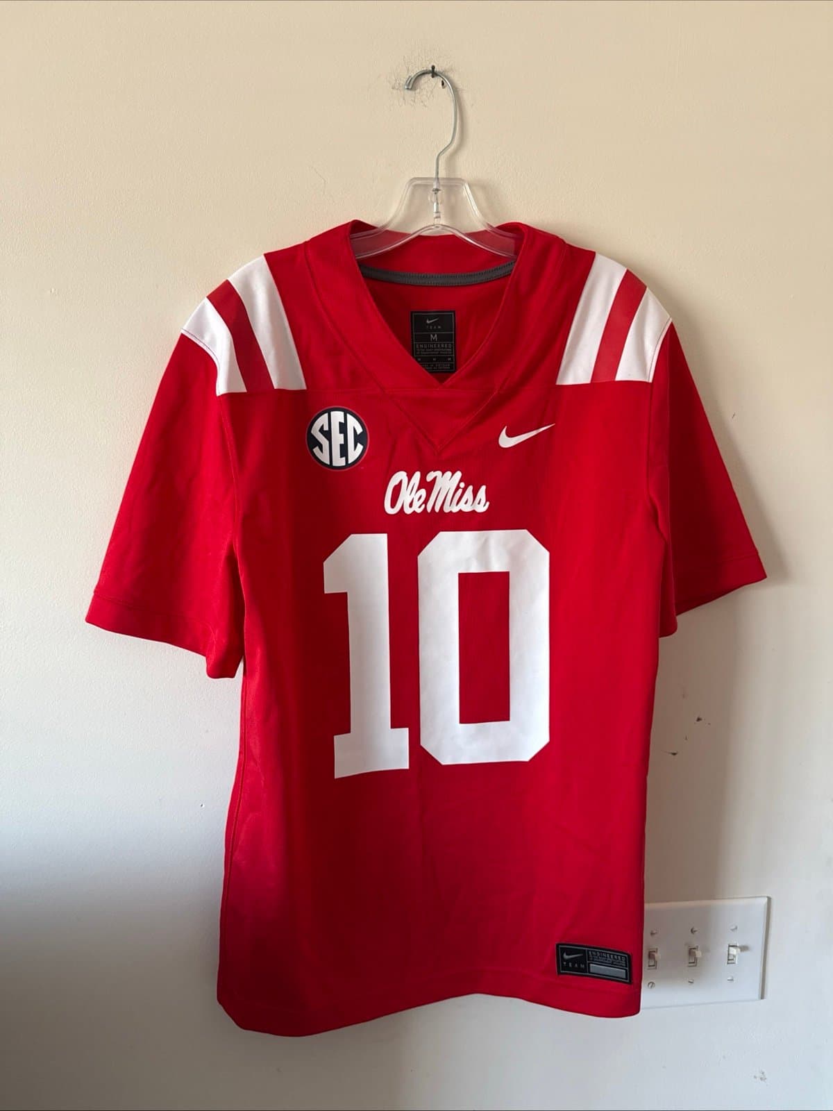 Men’s Nike Eli Manning #10 Ole Miss Rebels NCAA Jersey Sz M - Red RARE - Image 1