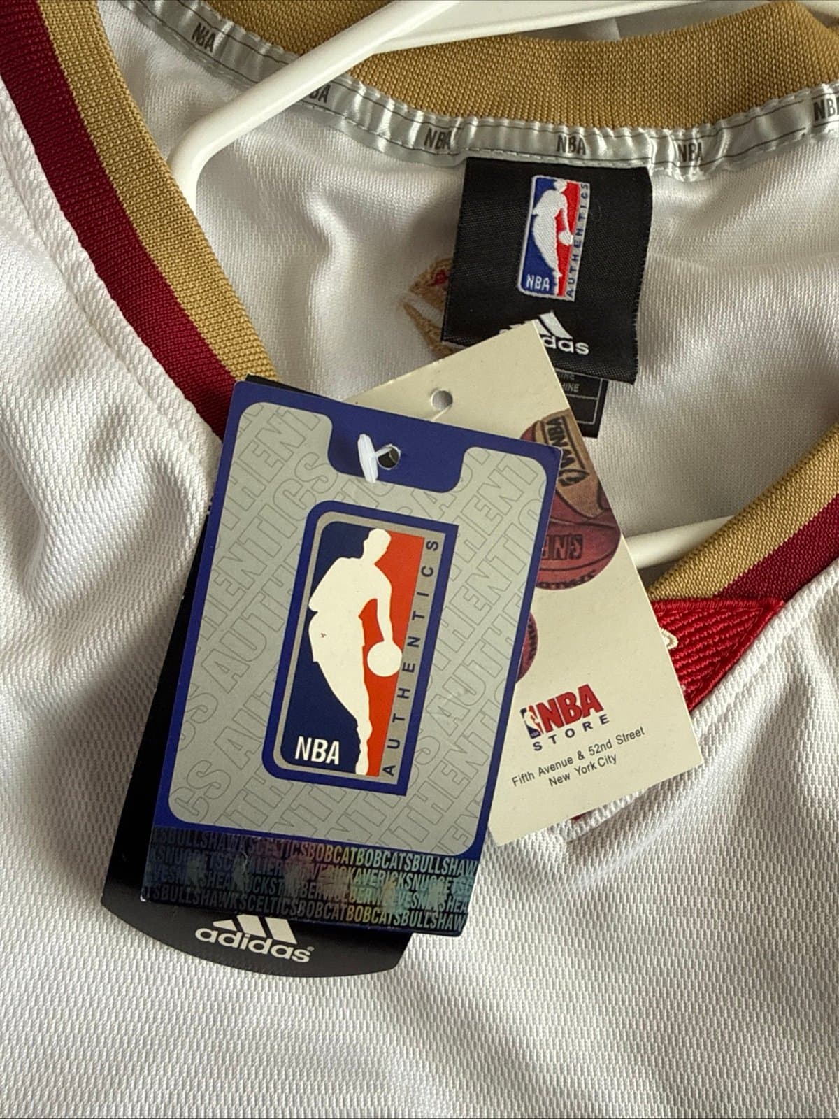 Men’s Adidas Lebron James #23 Cleveland Cavaliers Jersey Sz 52 - White NWT RARE - Thumbnail 5