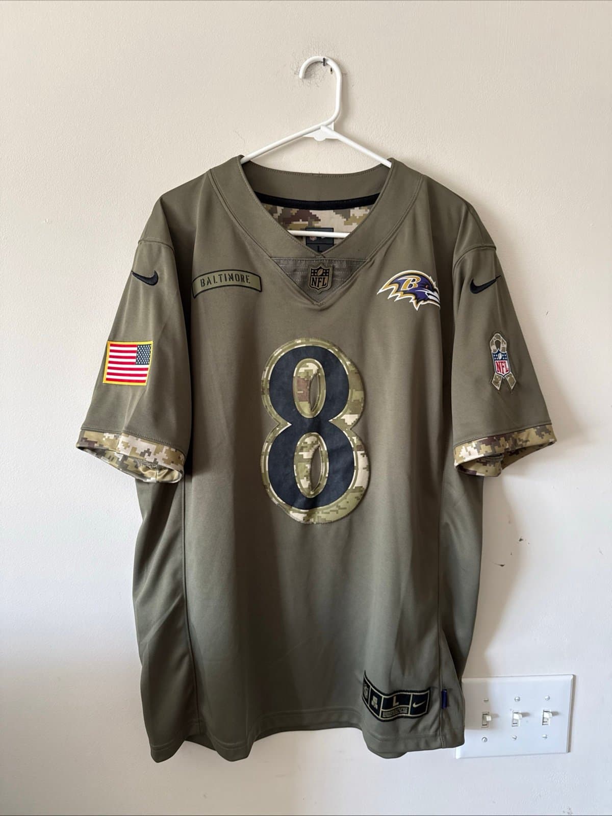Men’s Lamar Jackson #8 Baltimore Ravens 2022 Salute To Service Jersey Sz L RARE - Image 1