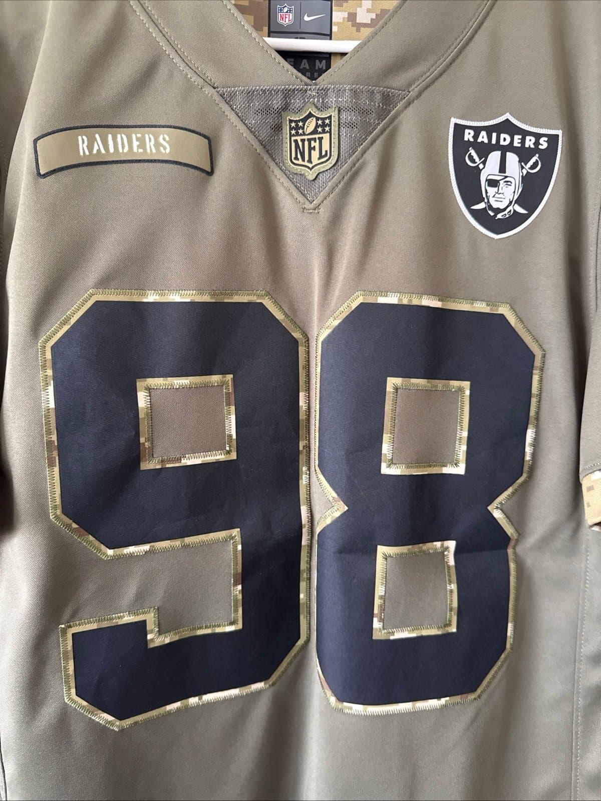 MEN’S NIKE MAXX CROSBY #98 LAS VEGAS RAIDERS SALUTE TO SERVICE LMTD JERSEY SZ S - Thumbnail 2