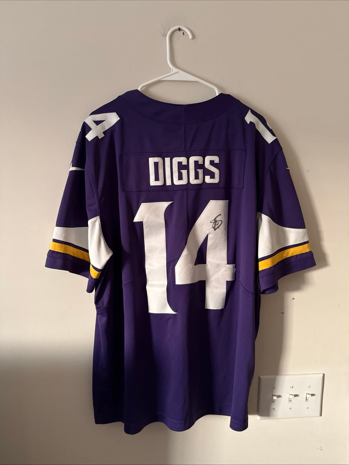 Men’s Nike Stefon Diggs #14 Autographed Vikings Vapor Lmtd Jersey Sz XL - RARE - Image 1