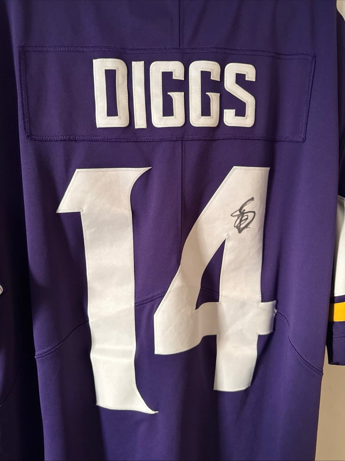 Men’s Nike Stefon Diggs #14 Autographed Vikings Vapor Lmtd Jersey Sz XL - RARE - Thumbnail 2