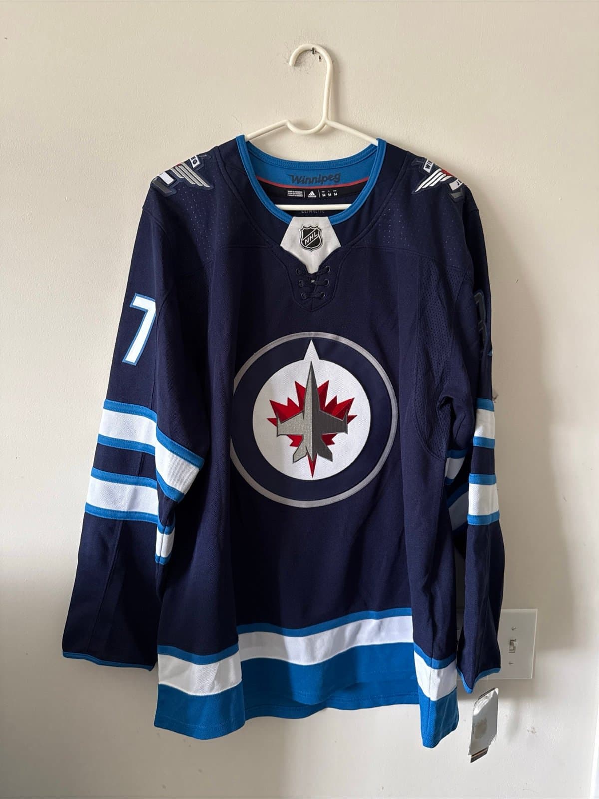 Men’s adidas Connor Hellebuyck #37 Winnipeg Jets Autographed Jersey Sz 54 - NWT - Thumbnail 7