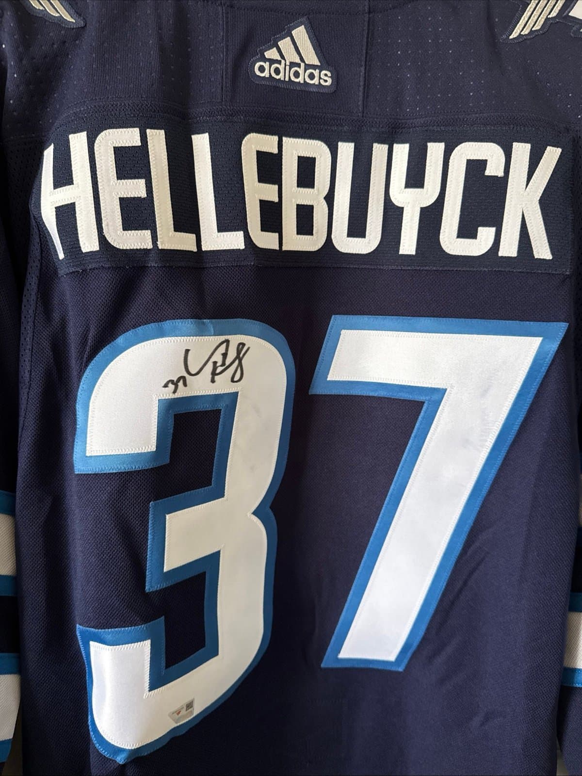 Men’s adidas Connor Hellebuyck #37 Winnipeg Jets Autographed Jersey Sz 54 - NWT - Thumbnail 2