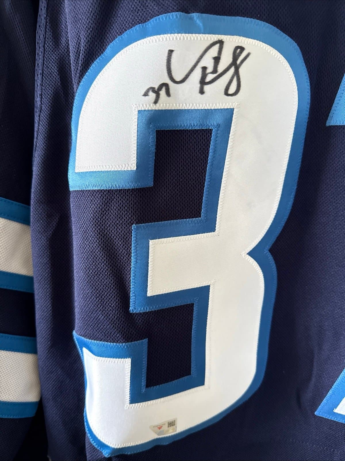 Men’s adidas Connor Hellebuyck #37 Winnipeg Jets Autographed Jersey Sz 54 - NWT - Thumbnail 3